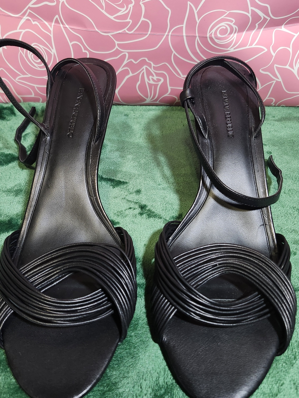 Banana Republic Black Sandals with Intertwined Knotted Straps SZ 10.5